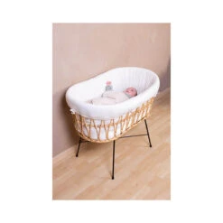 Childhome Berceau En Rotin Pieds Métal Avec Matelas Et Habillage En Jersey -Produits Pour Bébé berceau rotin pieds metal avec matelas habillage jersey childhome bambinou ambiance