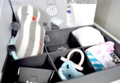 Dooky Boîte à Empreinte Médaillon -Produits Pour Bébé boite empreinte medaillon dooky bambinou casiers