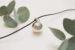 Bola Plaqué Argent Petits Pieds -Produits Pour Bébé bola argent pieds bola bambinou zoom