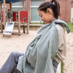 BabyMoov Cape D'allaitement Mom'n Play Tetra 9 BabyMoov Cape D'allaitement Mom'n Play Tetra -Produits Pour Bébé cape allaitement mom n play tetra green babymoov bambinou lifestyle3