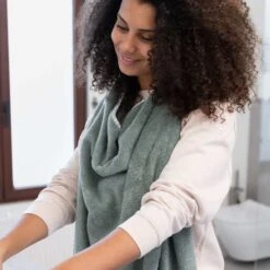 BabyMoov Cape De Bain Dry'n Play 9 BabyMoov Cape De Bain Dry'n Play -Produits Pour Bébé cape de bain dry n play green babymoov bambinou lifestyle3