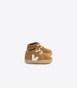 Veja Chaussons Bébé En Suède Camel Pierre 7 Veja Chaussons Bébé En Suède Camel Pierre -Produits Pour Bébé chaussons bebe suede camel pierre veja bambinou cote