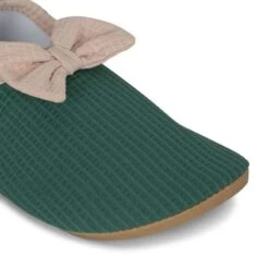 Chaussons De Bain à Nœud Smoke Pine -Produits Pour Bébé chaussons de bain a noeud smoke pine 24 25 konges slojd bambinou pointe