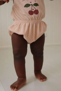 Combibloomer En éponge Rose Cerise 11 Combibloomer En éponge Rose Cerise -Produits Pour Bébé combibloomer eponge rose cerise 9 m konges slojd bambinou lifestyle3