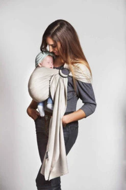 Echarpe Tissée Sans Nœud -Produits Pour Bébé echarpe tissee sans noeud or blanc love radius bambinou lifestyle10