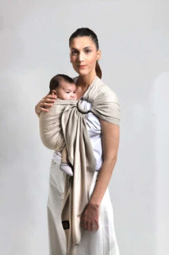 Echarpe Tissée Sans Nœud -Produits Pour Bébé echarpe tissee sans noeud or blanc love radius bambinou lifestyle5