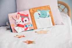 Lilliputiens Livre D'activités En Tissu Joe Et Son Doudou -Produits Pour Bébé livre activites tissu joe doudou lilliputiens bambinou zoom