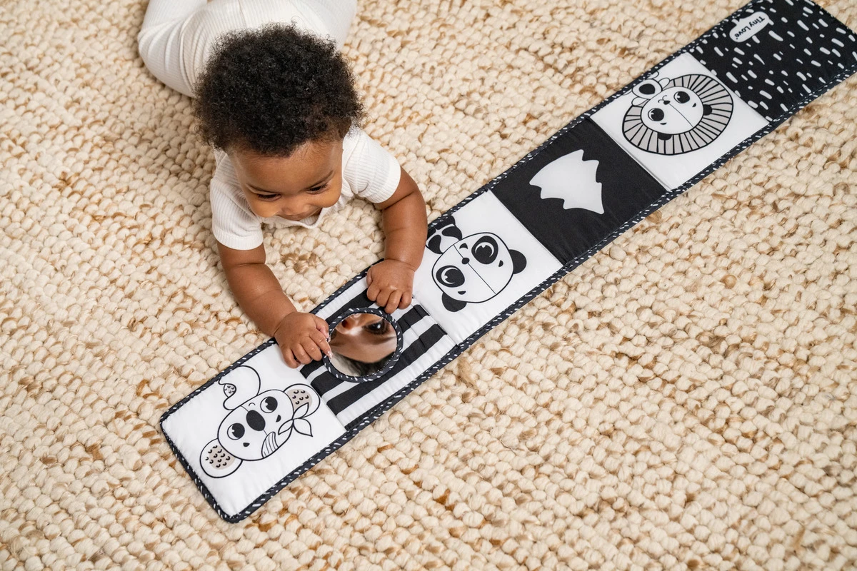 Tiny Love Livre Recto Verso Black & White Décor 6 Tiny Love Livre Recto Verso Black & White Décor – Image 6