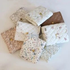 Cam Cam Copenhagen Matelas à Langer De Voyage Matelassé -Produits Pour Bébé matelas langer voyage matelasse pressed leaves rose camcam bambinou multiples. 1