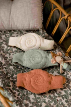 Candide Mini Bouillotte De Massage -Produits Pour Bébé mini bouillotte massage ecru camel candide bambinou lifestyle3