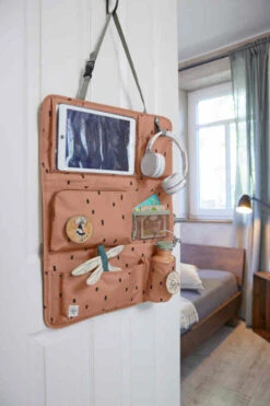 Lassig Organisateur De Voiture Happy Prints -Produits Pour Bébé organisateur de voiture happy prints caramel lassig bambinou lifestyle2