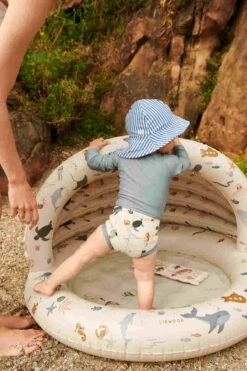 Liewood Petite Piscine Avec Capote Imprimée Hadley -Produits Pour Bébé petite piscine avec capote imprimee hadley sea creature sandy liewood bambinou lifestyle