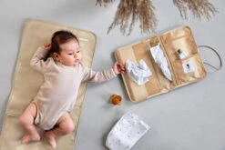 Lassig Pochette De Change -Produits Pour Bébé pochette change beige camel lassig bambinou lifestyle2 1