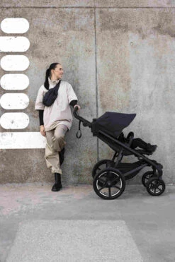 Thule Poussette Urban Glide 4 Roues Avec Nacelle -Produits Pour Bébé poussette urban glide 4 roues thule bambinou lifestyle1 1