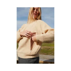 Pull Over D'allaitement En Laine Col Rond -Produits Pour Bébé pull over allaitement laine col rond beige tajine banane bambinou ouverture 3