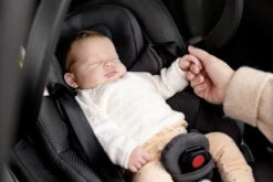 BeSafe Siège-auto Go Beyond I-Size Groupe 0+ -Produits Pour Bébé siege auto go beyond i size groupe 0 plus anthracite mesh besafe bambinou lifestyle1