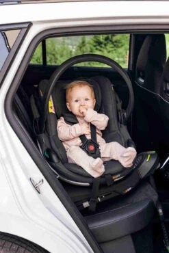 BeSafe Siège-auto Go Beyond I-Size Groupe 0+ -Produits Pour Bébé siege auto go beyond i size groupe 0 plus anthracite mesh besafe bambinou lifestyle2 1
