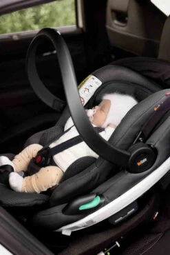 BeSafe Siège-auto Go Beyond I-Size Groupe 0+ -Produits Pour Bébé siege auto go beyond i size groupe 0 plus anthracite mesh besafe bambinou lifestyle5