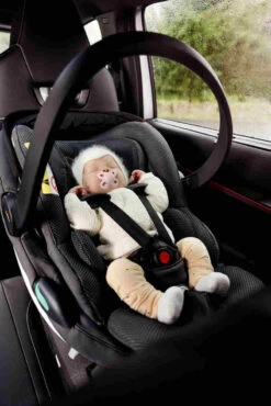 BeSafe Siège-auto Go Beyond I-Size Groupe 0+ Avec Base Isofix Beyond -Produits Pour Bébé siege auto go beyond i size groupe 0 plus anthracite mesh besafe bambinou lifestyle6 1