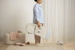 Babybjorn Transat Balance Soft Tri-fabric -Produits Pour Bébé transat balance soft tri fabric beige clair babybjorn bambinou lifestyle6