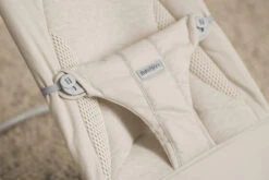 Babybjorn Transat Balance Soft Tri-fabric -Produits Pour Bébé transat balance soft tri fabric beige clair babybjorn bambinou lifestyle7