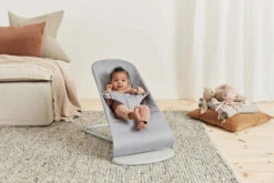 Babybjorn Transat Bliss Tissé -Produits Pour Bébé transat bliss tisse matelassage petale gris clair babybjorn bambinou lifestyle