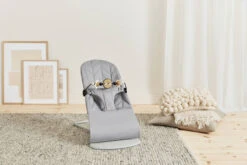 Babybjorn Transat Bliss Tissé -Produits Pour Bébé transat bliss tisse matelassage petale gris clair babybjorn bambinou lifestyle10