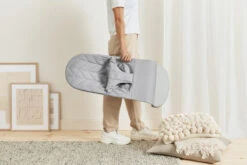 Babybjorn Transat Bliss Tissé -Produits Pour Bébé transat bliss tisse matelassage petale gris clair babybjorn bambinou lifestyle9